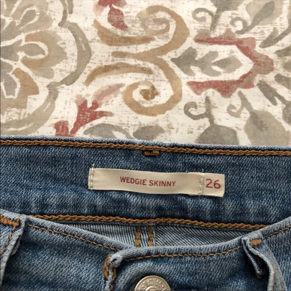 Women Wedgie Skinny Ankle Jeans - Picture 3 of 9